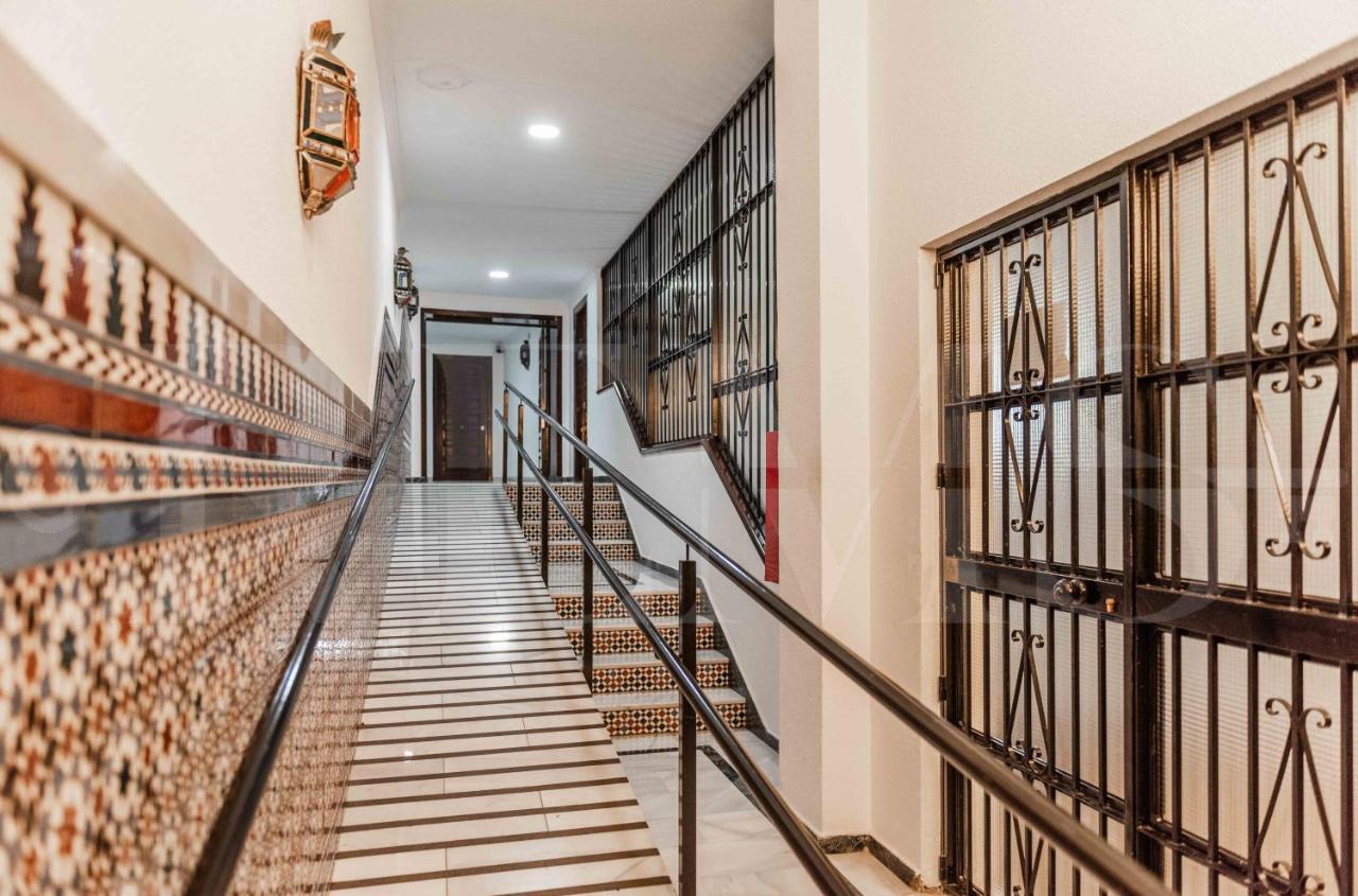 Apartment Central And Spacious With Parking On-site