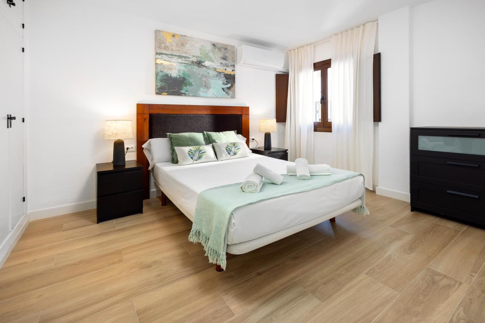 And Spacious With Parking On-site Apartment Malaga