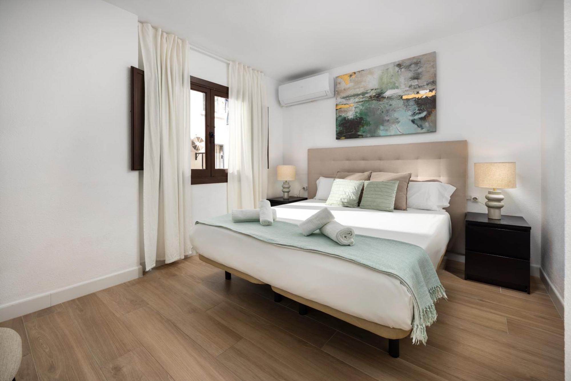 Apartment And Spacious With Parking On-site *